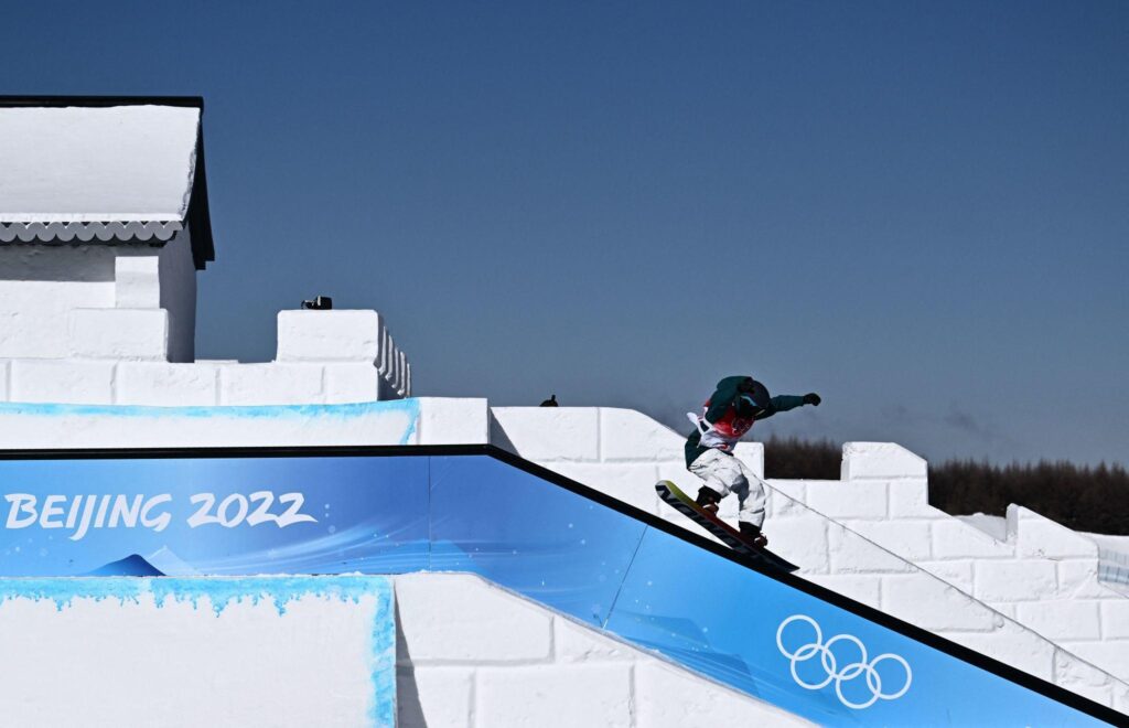 Snowboarder performing tricks in men’s slopestyle at the 2026 Winter Olympics